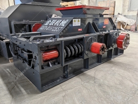 800x600型對輥破碎黄色午夜福利视频發貨 河卵石製砂