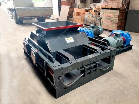 2PGC900X900大型雙齒輥午夜成人电影在线观看發往內蒙古赤峰破碎煤