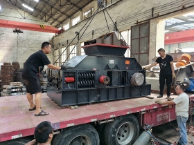 1208型半自動對輥午夜成人电影在线观看發貨 破碎石英石